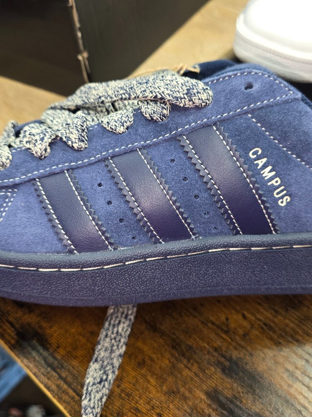 Adidas campus